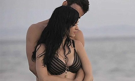 Ποιον φιλάει η Katy Perry;