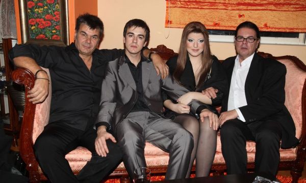 Το φωτογραφικό άλμπουμ του αρραβώνα της κόρης της Άντζελας