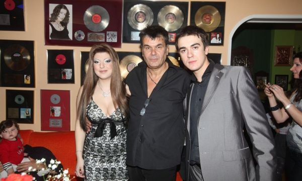 Το φωτογραφικό άλμπουμ του αρραβώνα της κόρης της Άντζελας