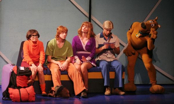 Η Λουκία Λαίμου πρωταγωνιστεί σε θεατρική παράσταση