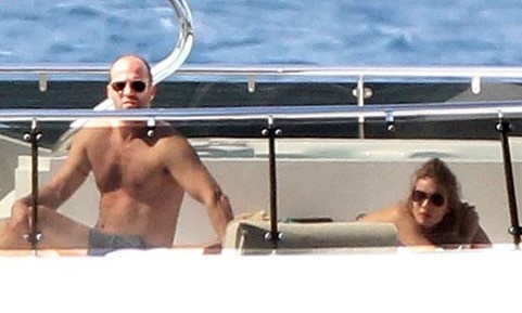 Το καυτό φιλί του Statham στην Rosie