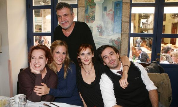 Συνέντευξη Τύπου θεατρικής παράστασης με… εσάνς από κεμπάπ και τζατζίκι!