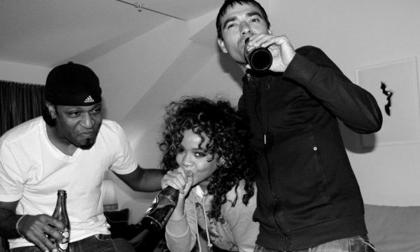 Rihanna: Φωτογραφίες από το στούντιο ηχογράφησης