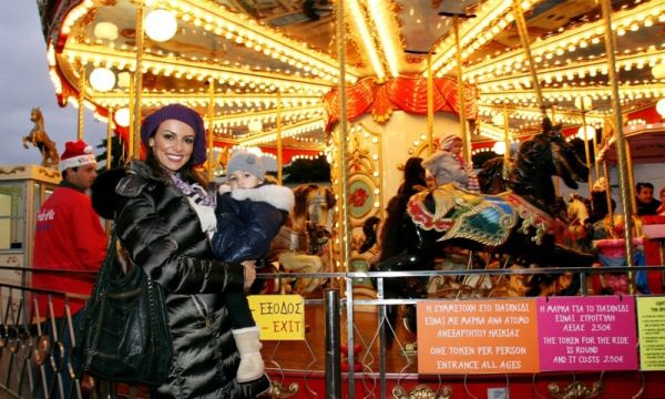 Μπέτυ Μαγγίρα:  Στο λούνα παρκ με την κόρη της, Ανδριάννα