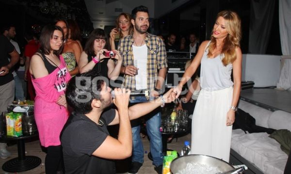 «Έπεσε στα πατώματα» για τη Στέλλα Καλλή!  (φωτό)