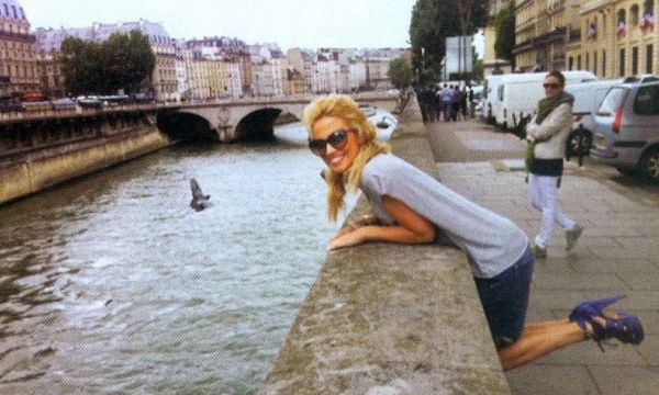 Νάντια Μπουλέ: Στην Γαλλία για τα γυρίσματα της νέας της εκπομπής 