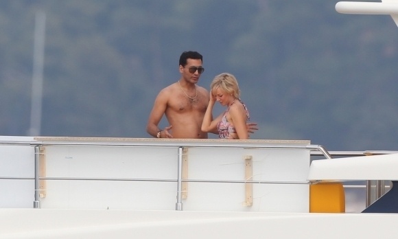 Naomi Watts: Γυρίσματα στο γιοτ!