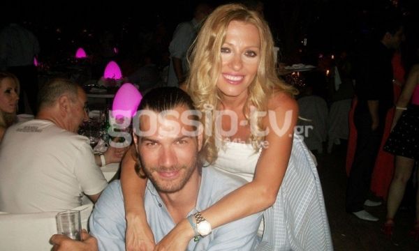 Το φωτογραφικό άλμπουμ του γάμου Τζιβεριώτη-Τσακουμάκου