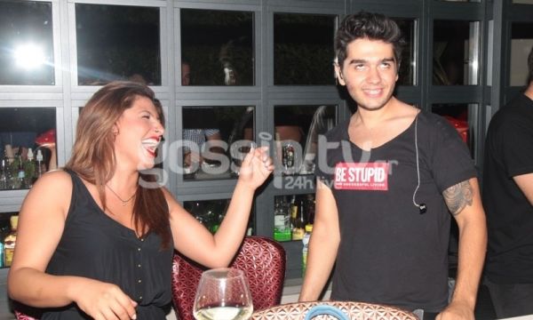 Καρέ-καρέ η πρόταση γάμου στην Έλενα Παπαρίζου! (φωτό)