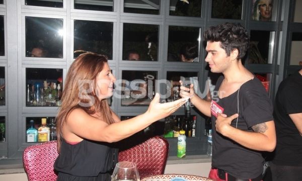 Καρέ-καρέ η πρόταση γάμου στην Έλενα Παπαρίζου! (φωτό)