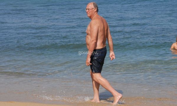 Πέτρος Δούκας: Απολαμβάνει τις βουτιές του στη Μύκονο