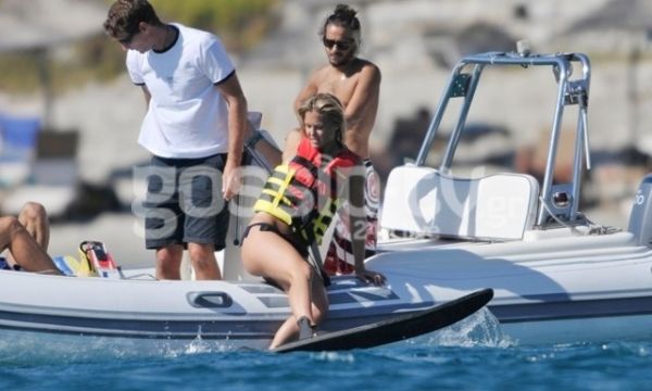 Διάσημο μοντέλο για δεύτερη φορά στην Μύκονο! (φωτό)