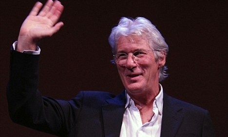 Πέταξαν έξω διάσημο ηθοποιό από εστιατόριο γιατί φλέρταρε τη σύζυγο άλλου πελάτη