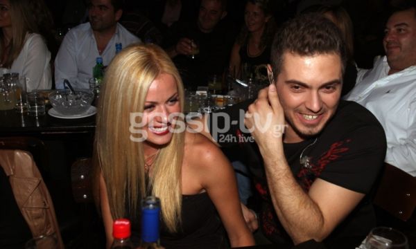 Ζέτα Μακρυπούλια: Πρώτο τραπέζι στην πρεμιέρα του Χατζηγιάννη!