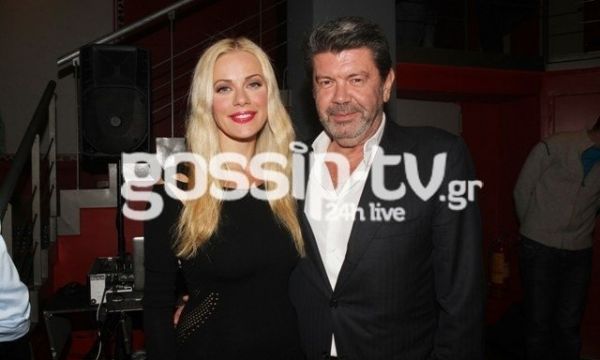 Το πιο ζεστό χειροκρότημα στη Ζέτα από τον Μιχάλη της! (φωτό)