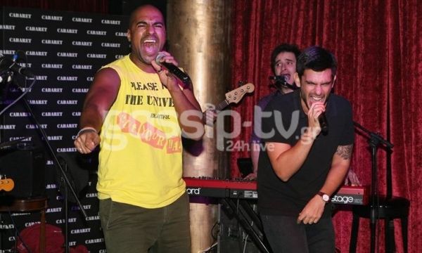 Η Συνατσάκη κοιτάει αλλού όταν ο Στρατής είναι on stage