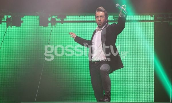 Γιώργος Μαζωνάκης: Έβαλε το σκουλαρίκι και έκανε πρεμιέρα! (φωτό)