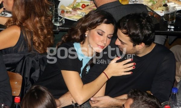 Τα καυτά φιλιά της Κατερίνας Παπουτσάκη με τον Παναγιώτη Πιλαφά! (φωτό)