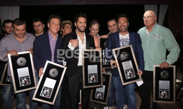 Βρεθήκαμε την απονομή του πλατινένιου δίσκου του Γιώργου Τσαλίκη!