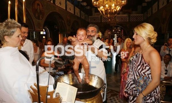 Η βάφτιση της δεύτερης κόρης του Πάνου Καλίδη (φωτό)