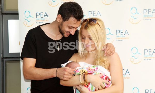 Πάνος Καλίδης - Λεάνα Μάρκογλου:  Eπέστρεψαν σπίτι με τον γιο τους!