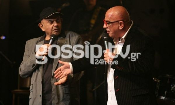 Η επιστροφή του Σάκη Μπουλά στη σκηνή και η συγκίνηση! (φωτογραφίες)