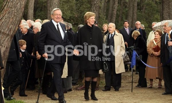 Η συγκίνηση του τέως βασιλιά Κωνσταντίνου στο μνημόσυνο του πατέρα του