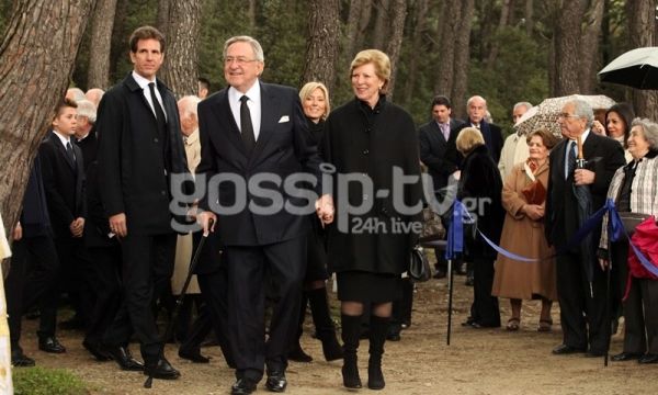 Η συγκίνηση του τέως βασιλιά Κωνσταντίνου στο μνημόσυνο του πατέρα του