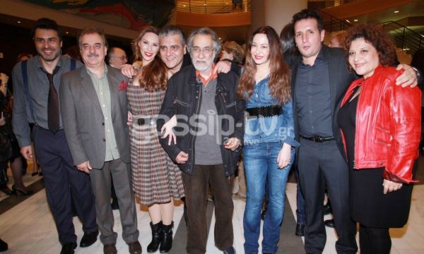 Πλήθος επωνύμων στην πρεμιέρα του έργου «Ξημερώνει Κυριακή»