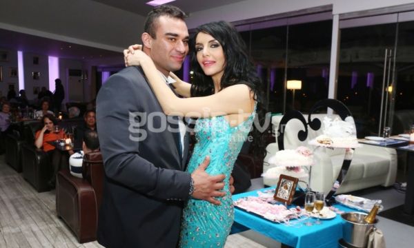 Το φωτογραφικό άλμπουμ από τον αρραβώνα της Μπέττυς Κουράκου!