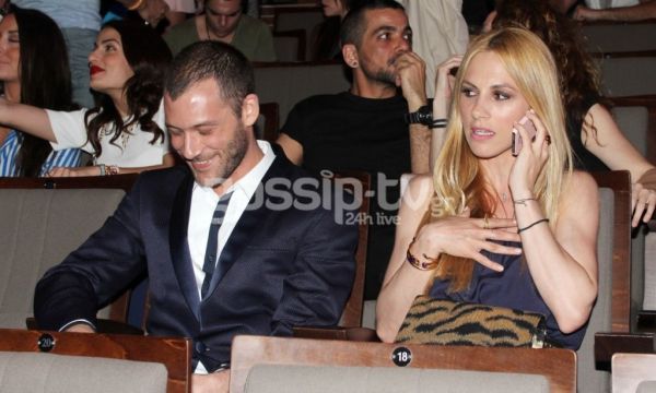 Παπαδημητρίου-Αλμπάνης: Δημόσια εμφάνιση σε… πρεμιέρα για το ζευγάρι