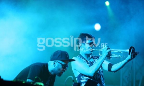 Αυτά είναι! Ο Μπογδάνος, η αγαπημένη του και το τρυφερό άγγιγμα κάτω από τη μπλούζα!