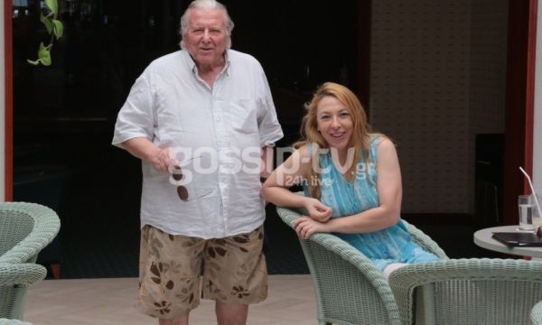 Κώστας Βουτσάς: Με την αγαπημένη του στην Ρόδο!