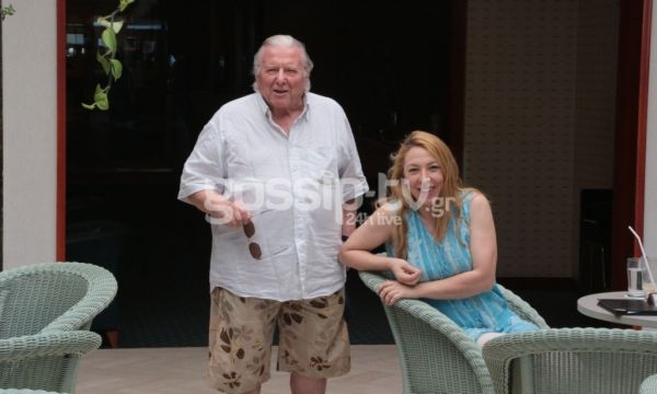 Κώστας Βουτσάς: Με την αγαπημένη του στην Ρόδο!