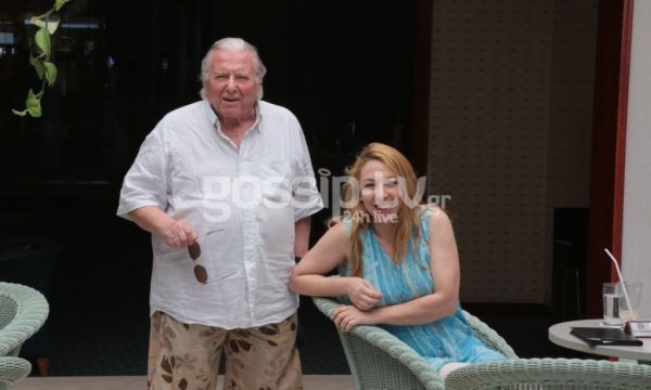 Κώστας Βουτσάς: Με την αγαπημένη του στην Ρόδο!