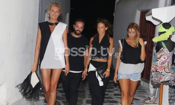 Σάσα Σταμάτη: Αναστατώνει την Μύκονο με τις σούπερ εμφανίσεις της