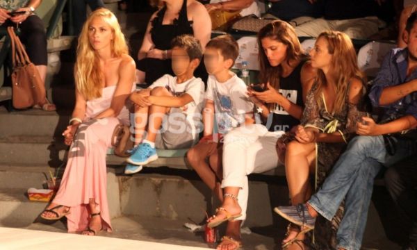 Το διεθνές Φεστιβάλ χορού και μουσικής, Earthdancers παρακολούθησαν χθες βράδυ οι επώνυμοι