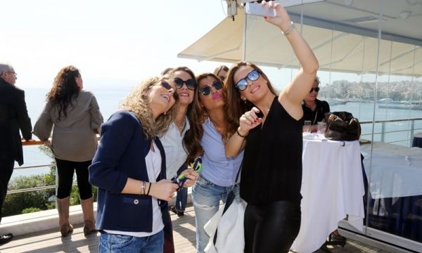 Χθες πήγε στην παρουσίαση του ΣΚΑΪ και σήμερα φουντώνουν οι φήμες για μεταγραφή στο Mega! 