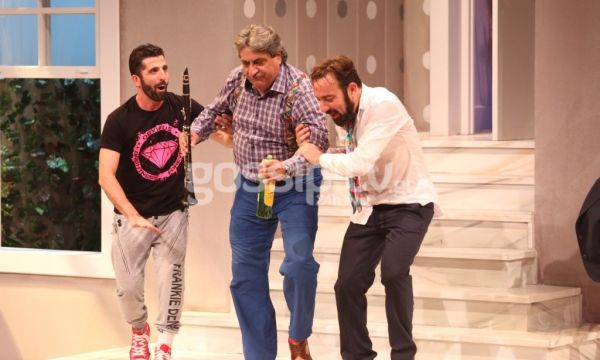 Θεατρική βραδιά για τους επώνυμους