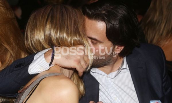 Τα δημοσιεύματα τους ήθελαν να χωρίζουν κι εμείς τους πετύχαμε να φιλιούνται στα μπουζούκια