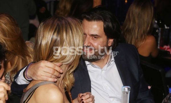 Τα δημοσιεύματα τους ήθελαν να χωρίζουν κι εμείς τους πετύχαμε να φιλιούνται στα μπουζούκια