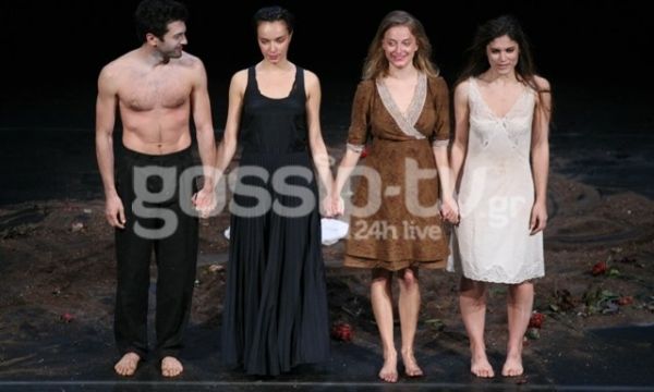 Μαίρη Συνατσάκη: Όλοι οι φίλοι της στο πλευρό της στο ντεμπούτο της στο θέατρο! (φωτό)