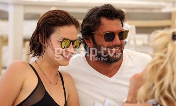 Στεργιάδου – Βλοντάκης: Χέρι χέρι στα στενά της Μυκόνου