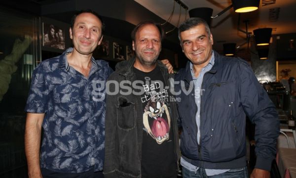 Ο θίασος του θεάτρου Αθηνά βγήκε για φαγητό 