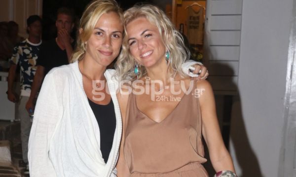 Παπαδημητρίου – Κοντοβά: Βόλτα στα σοκάκια της Μυκόνου