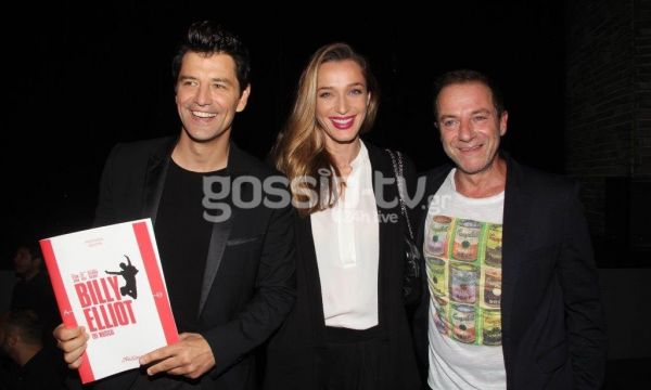 Ο Σάκης πήγε να δει παράσταση και τράβηξε τα φλας πάνω του