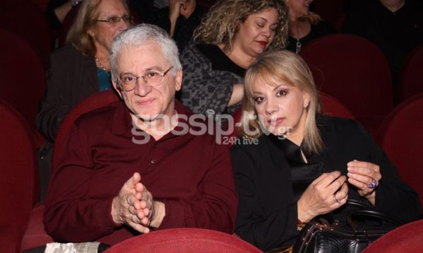 Σύσσωμη η showbiz στην πρεμιέρα της παράστασης «Το τάβλι»