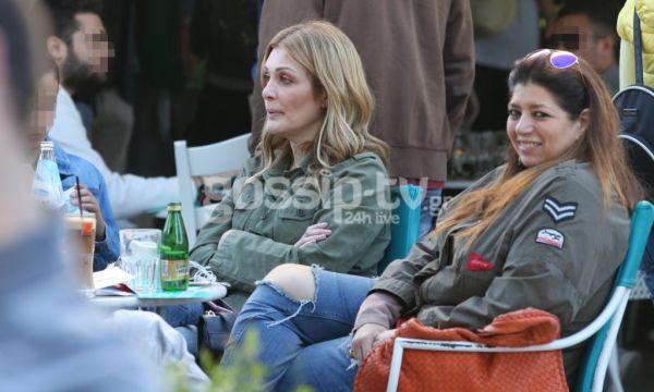 Νατάσα Θεοδωρίδου: Βόλτα στη Γλυφάδα με την καλή της Σαμάνθα Αποστολοπούλου