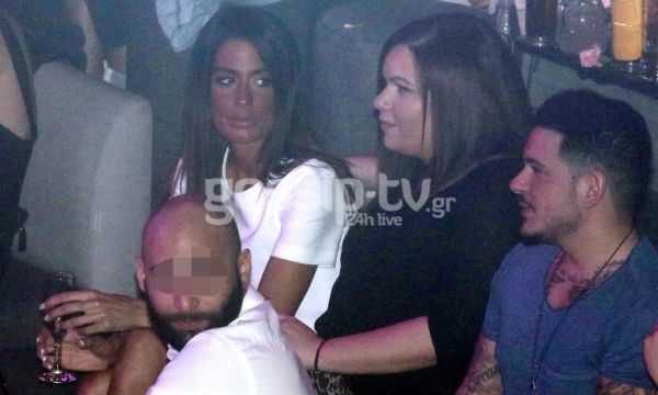 Ο Stan έχει απόσταση από τη Μιμή του και δείτε πως τον κοιτάει!