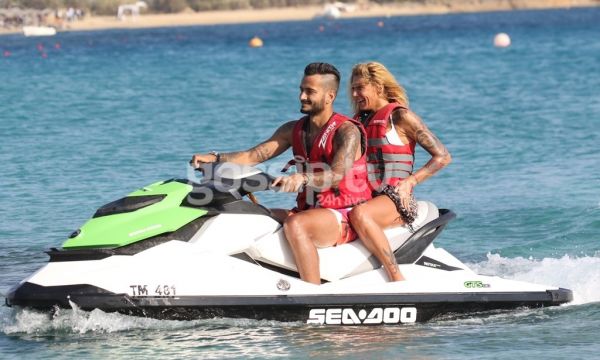 Έχω και Jet Ski, πάμε μια βόλτα;